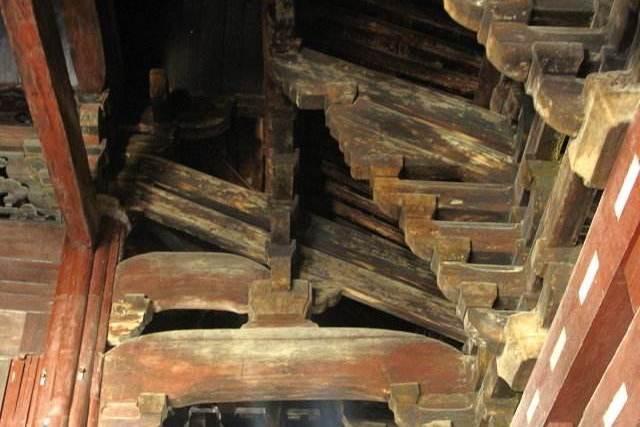 如何在客厅放置物件以符合风水规则? (如何在客厅放一