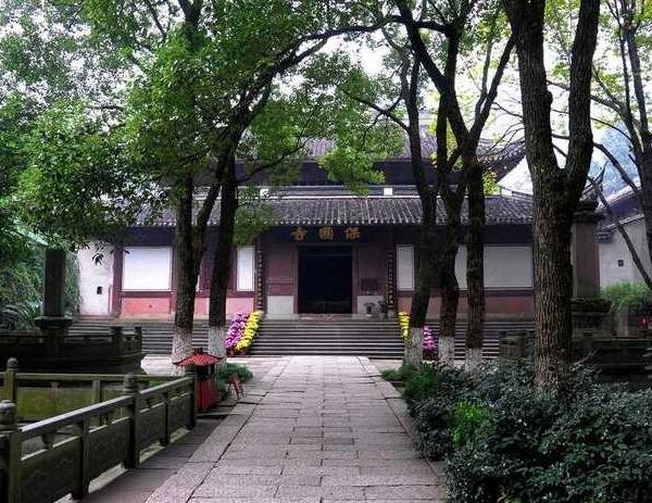 属龙的2025年6月份哪天搬家好 属龙的2025年6月份哪天搬家好