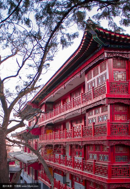 �ƹ���ɫ��ˮ