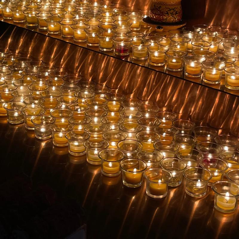 �����ķ�ˮ�������㲣���Ů����ǰ��������ڵķ�ˮ