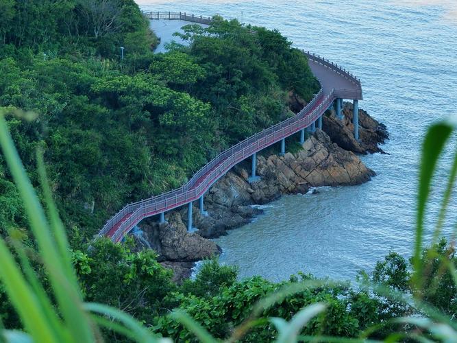 �Ÿ���׼��Ů������ ����  �ɾ����б�����Ů��