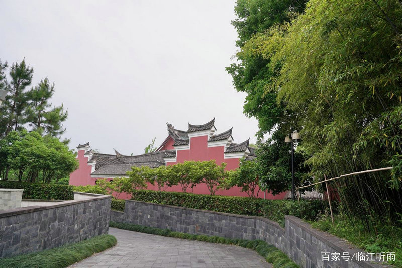 属鸡男最深爱的生肖女 属鸡相克的生肖是什么 属鸡男最深爱的生肖女 属鸡相克的生肖是什么