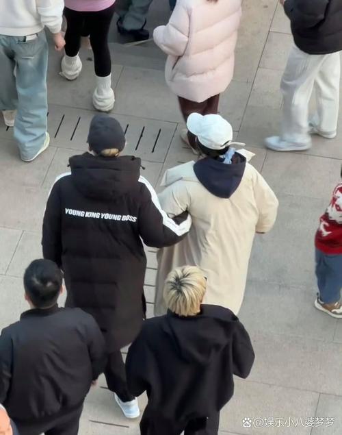 �����к�ʨ��Ů��һ�������