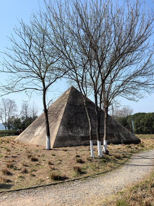 �����ж���լ����