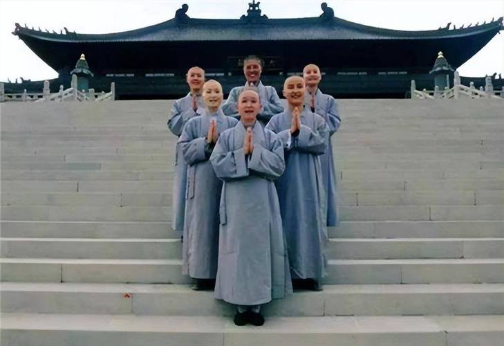 ���պ����յ�Ů������