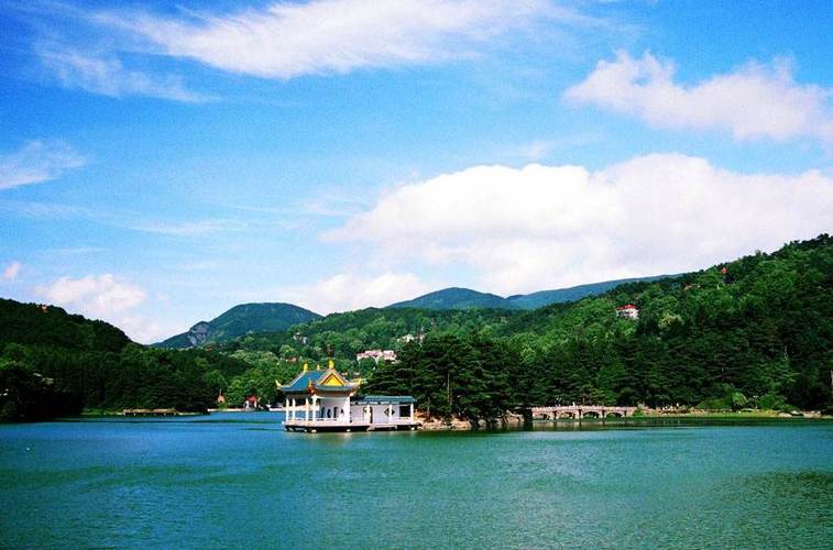 女人右脚中趾长痣寓意什么 女人右脚中趾长痣寓意什么