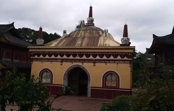 �·�װ�޷�ˮ,�ִ����г����ķ�ˮ�ṹ�Ͳ���