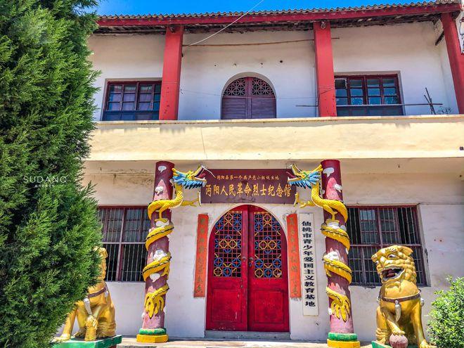 Ů����ľ���ϵȻ�